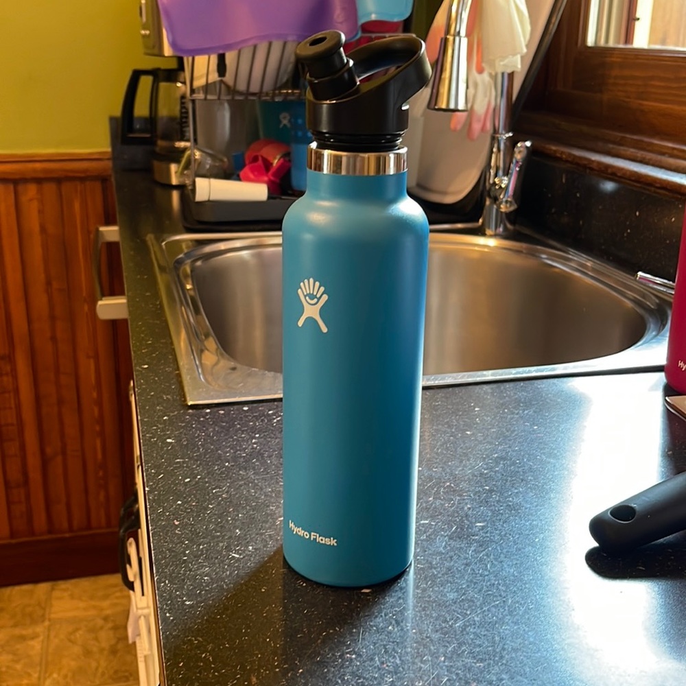 Hydro flask 21 oz bottle with sport cap- Pacific
